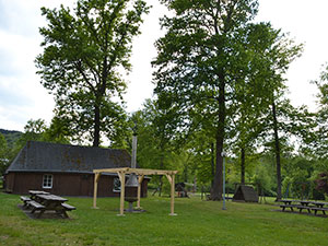 Grillhütte Camping im Eichenwald